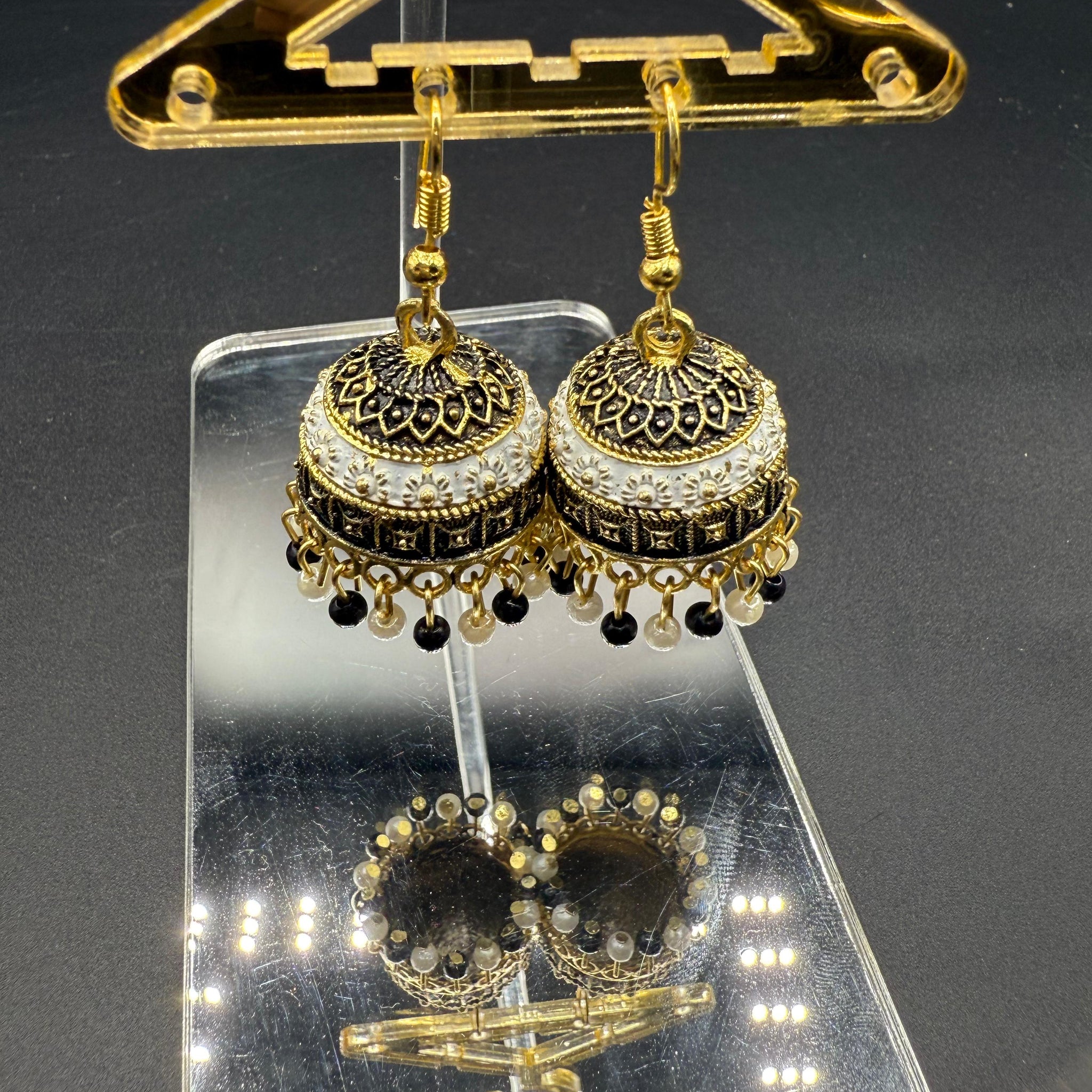 Black& White Elegant jhumki