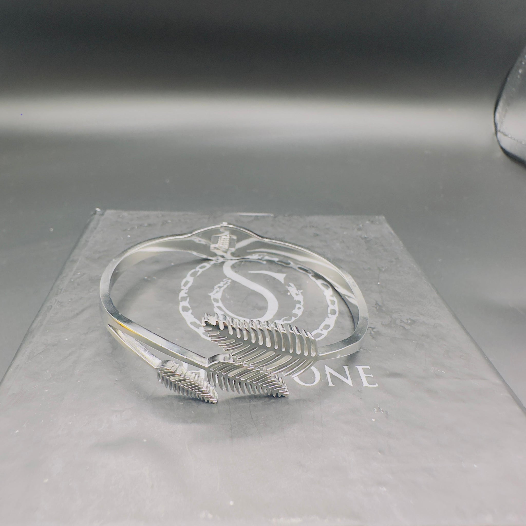 THAI STAINLESS STEEL LEAF BRACELET