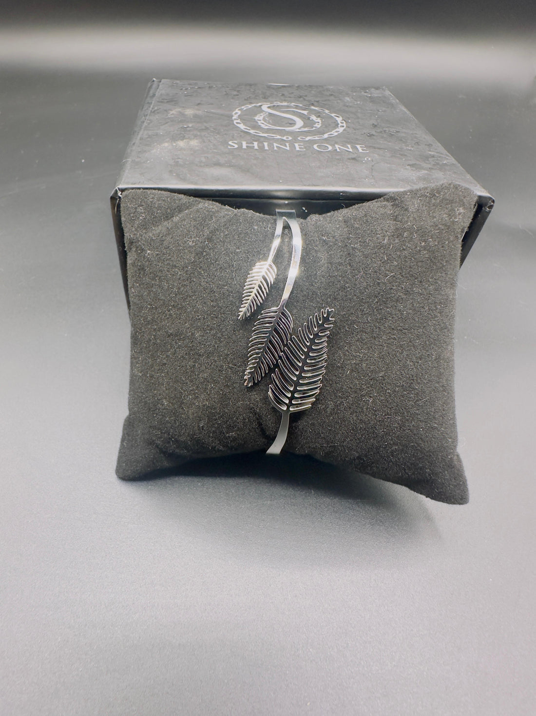 THAI STAINLESS STEEL LEAF BRACELET